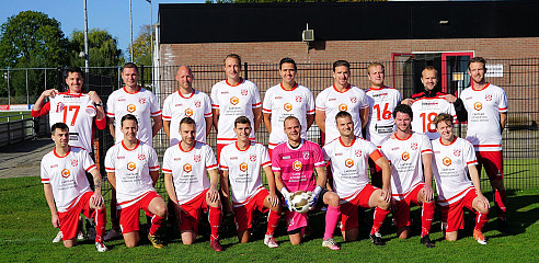 Carteam Autoservice Ronald Groot sponsort SV De Rijp